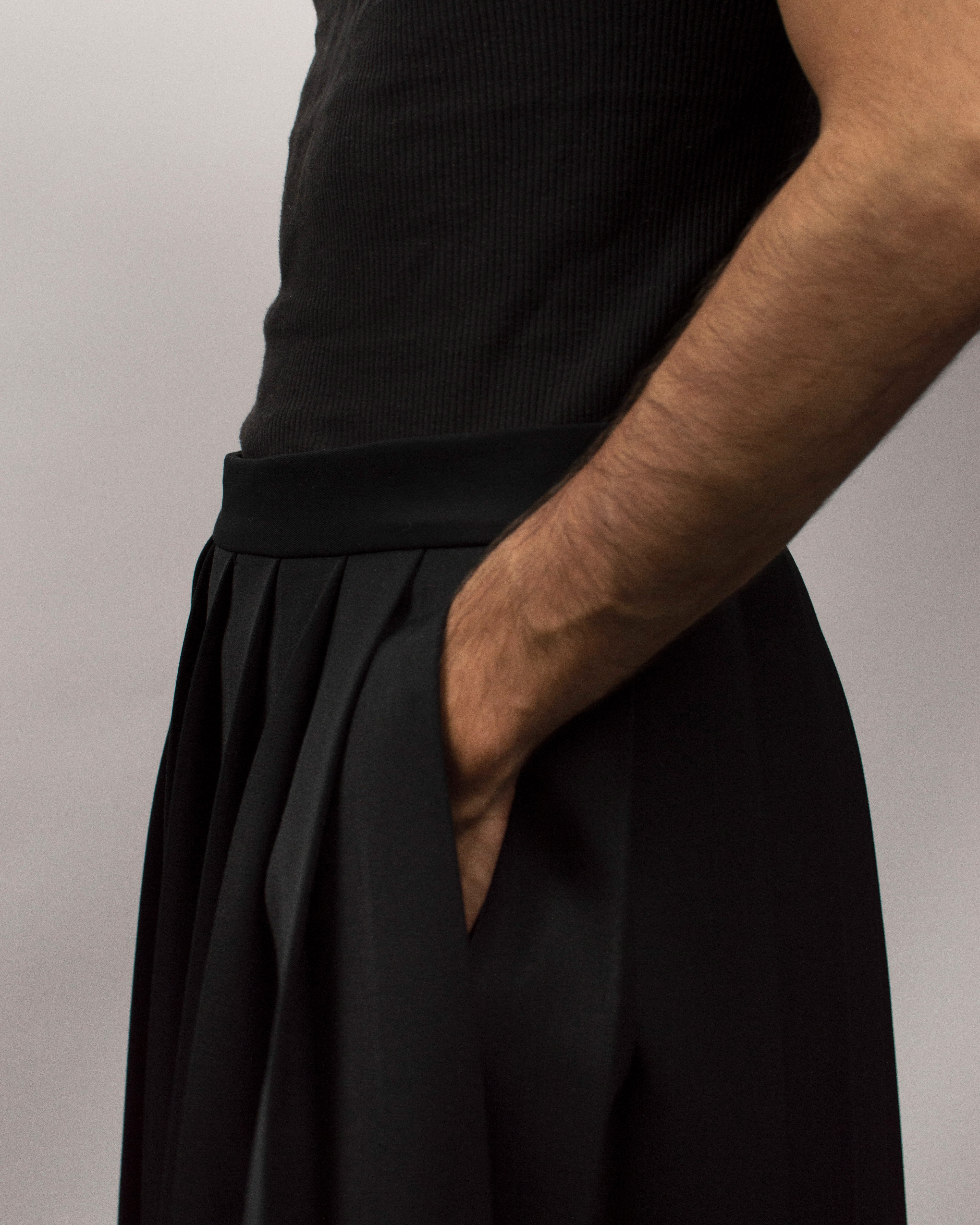 Kilted Pants in Grain de Poudre - Ink Black